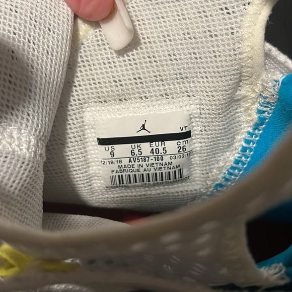 Jordan Women's White and Gray Sneakers - Picture 7 of 7